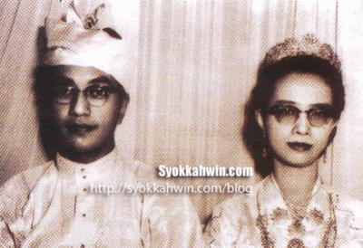 Tun Dr Mahathir & Tun Dr Siti Hasmah